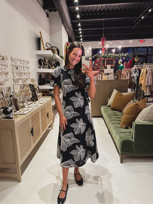 Floral Embroidered Short Puff Sleeves Midi Dress in Black