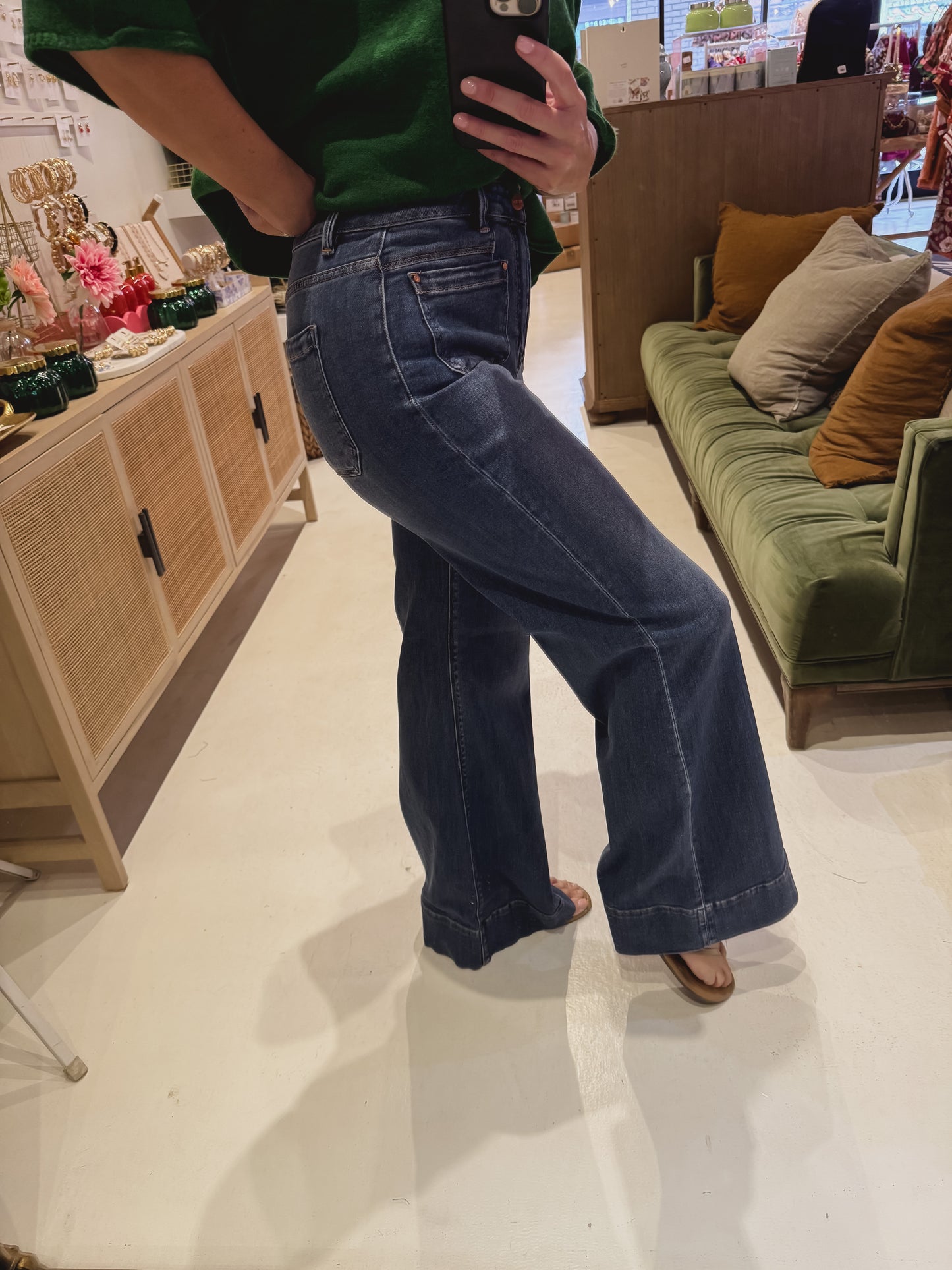 High Rise Wide Flair Patch Pocket Risen Jean